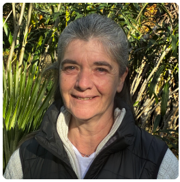 Françoise s'occupe de la Maison d'hôtes à Faugères.